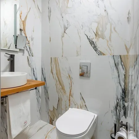 Aurora Hills Отель 2*