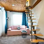 Aurora Hills Hotel 2*