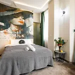 Hotel Aurora Hills 2*