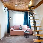 Aurora Hills Hotel 2*