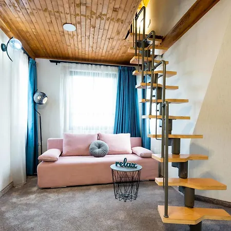 Aurora Hills Hotel 2*