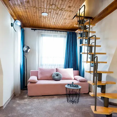 Aurora Hills Hotel 2*