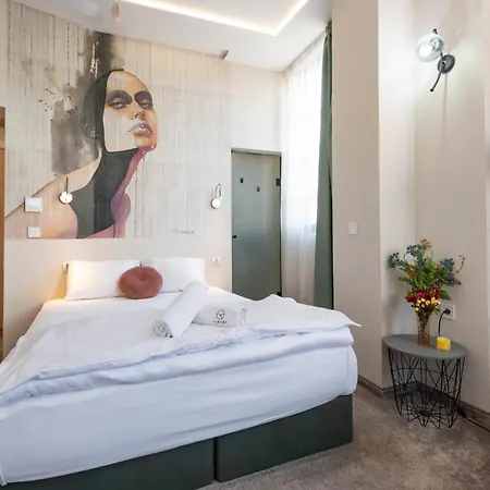 Hotel Aurora Hills 2*