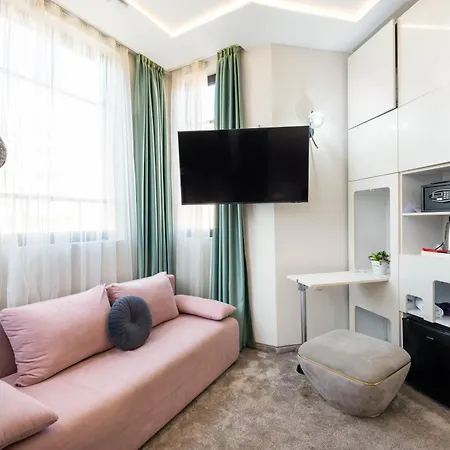 Hotel Aurora Hills 2*