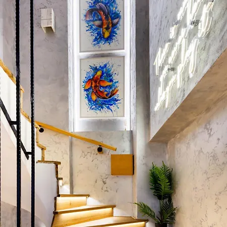 Aurora Hills Hotel 2*