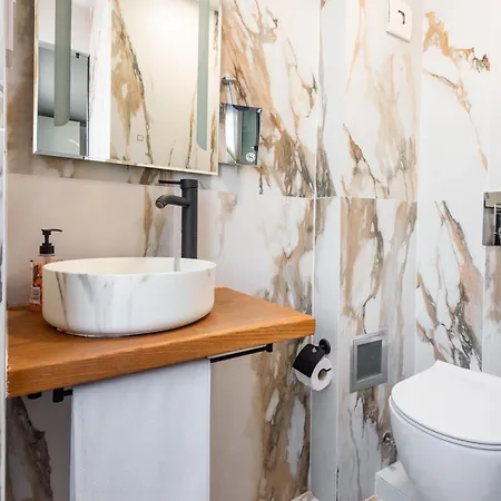 Hotel Aurora Hills 2*