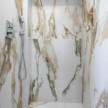 Hotel Aurora Hills 2*