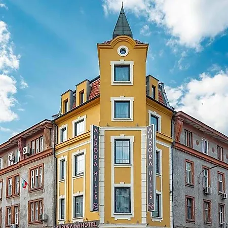 Aurora Hills Хотел