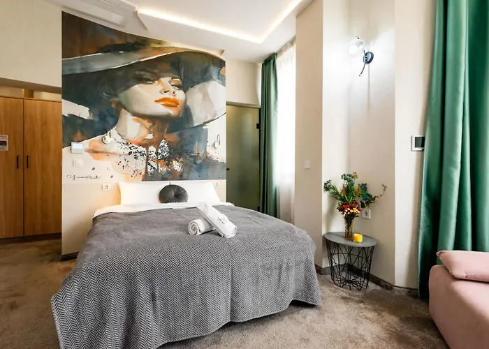 酒店 Aurora Hills 2*