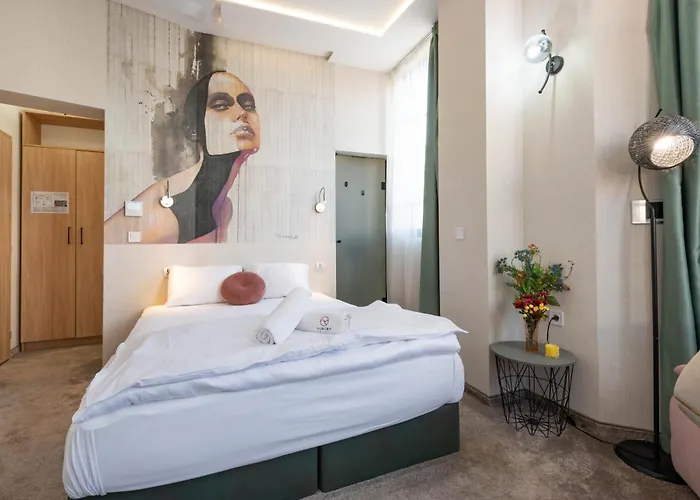 酒店 Aurora Hills 2*