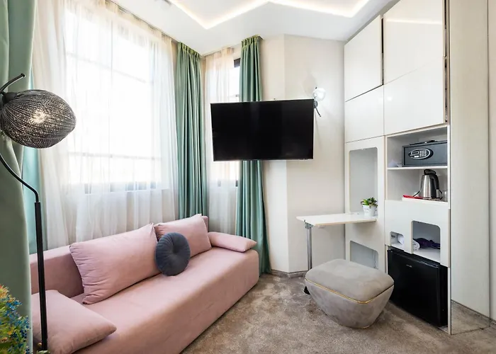 Hotel Aurora Hills 2*