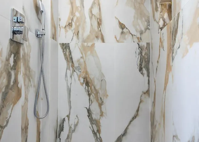 酒店 Aurora Hills 2*